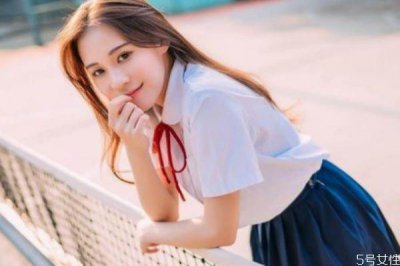 ​为什么新买的衣服有异味 新衣服只清水洗可以吗