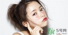 腮红可以用手涂吗?腮红用刷子还是粉扑?