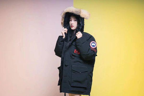 羽绒服适合用皂粉洗吗 洗羽绒服用皂粉好还是洗衣液好