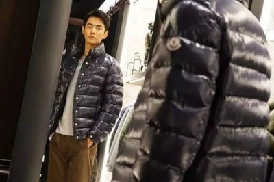 ​羽绒服适合用皂粉洗吗 洗羽绒服用皂粉好还是洗衣液好