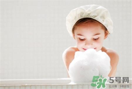 冬季洗澡水温多少合适?冬季洗澡室温多少合适?