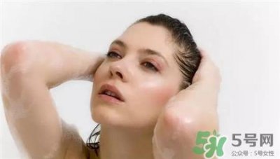 ​冬季洗澡水温多少合适?冬季洗澡室温多少合适?