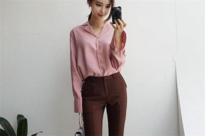 ​粉色衬衫配什么裤子 春季浪漫搭配
