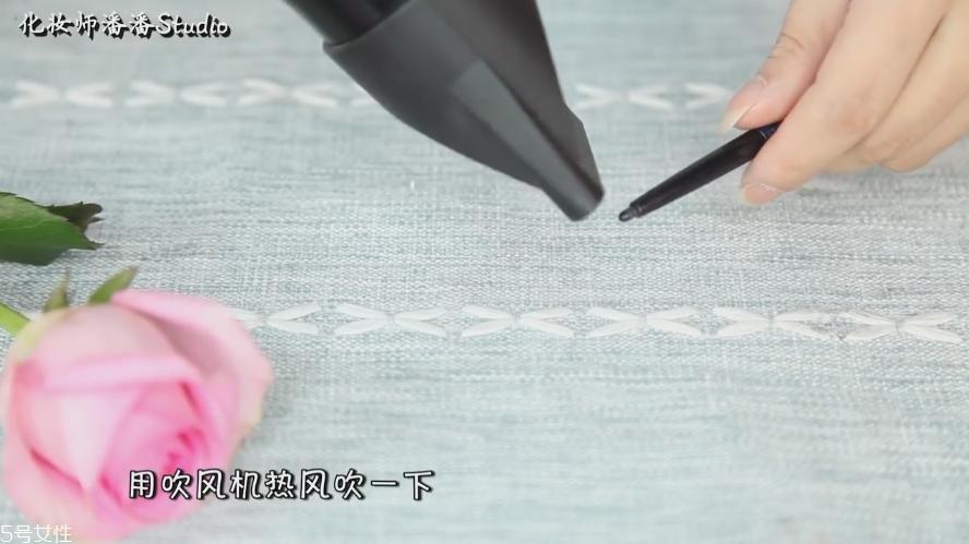 碎眼影怎么修复 眼影摔碎了怎么办