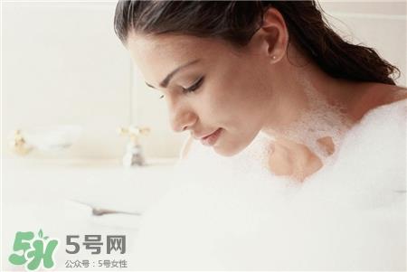 泡澡的时候可以敷面膜吗?泡澡敷面膜好吗?