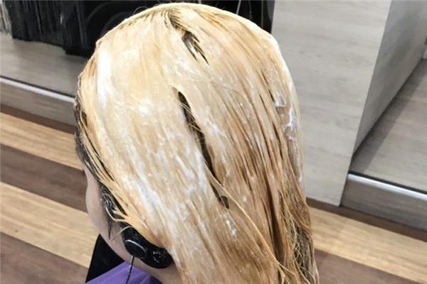 漂头发伤害大吗 漂头发一般多长时间