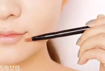 粉底先还是遮瑕先？最好先用粉底液