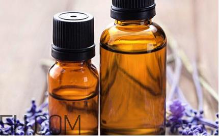 油性发质能用精油护发吗？薰衣草精油能预防头发分叉吗？