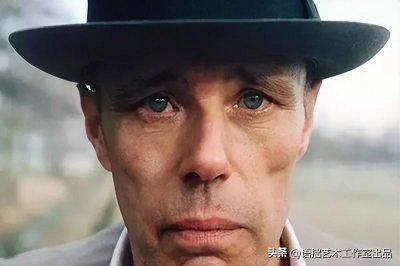 ​关于德国艺术家约瑟夫·博伊斯在西方美术史中的贡献以及生平事迹
