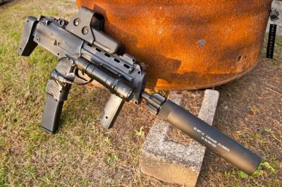 ​反恐部队的利器 MP7 冲锋枪