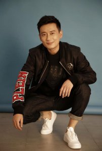 ​演员徐洪浩：入行多年单身，46岁娶小10岁刘晓洁，老婆神似董璇