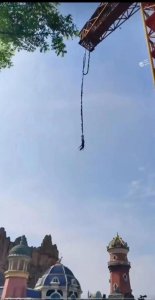 ​女子玩蹦极休克死亡？景区回应：空中吊了2分钟后获救！