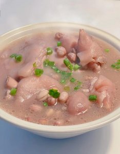 ​猪蹄的五种搭配，汤美，味浓