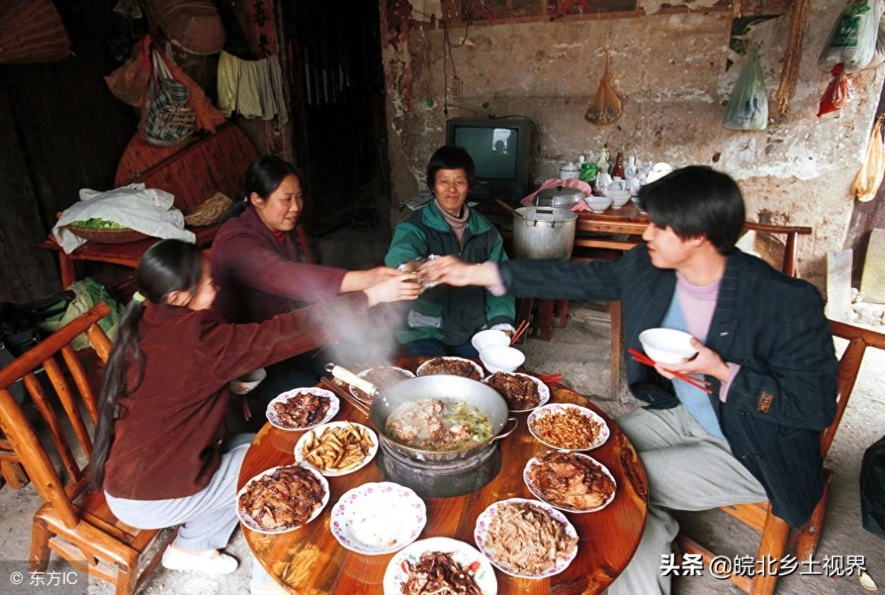 10张全国各地吃年饭图，家家户户团团圆圆过大年，喜迎新春佳节