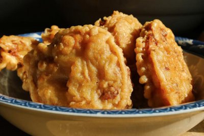 ​炸藕盒，面糊不要用水调，记好2个窍门，又香又酥脆，鲜香不油腻
