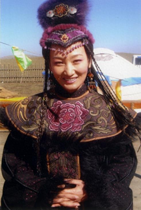 著名蒙古族女演员哈斯高娃