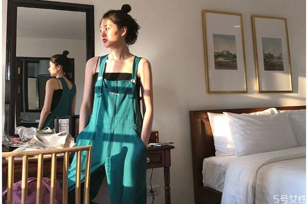 背带裤搭配什么鞋子 什么身材不适合背带裤