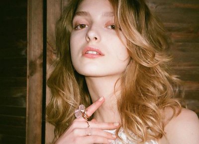 ​形容人美花也美的句子