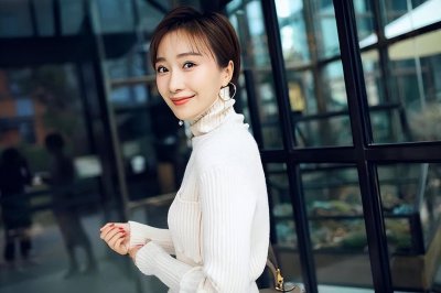 ​她是《一起来看流星雨》中的慕容云朵，最火时嫁人，儿子已经十岁