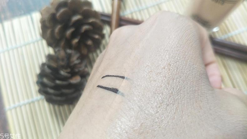 mac粉底液适合油皮吗 油皮小伙伴记得定妆