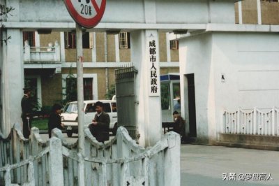 ​四川老照片：1995年成都市府南河改造及中道街周边建筑景象