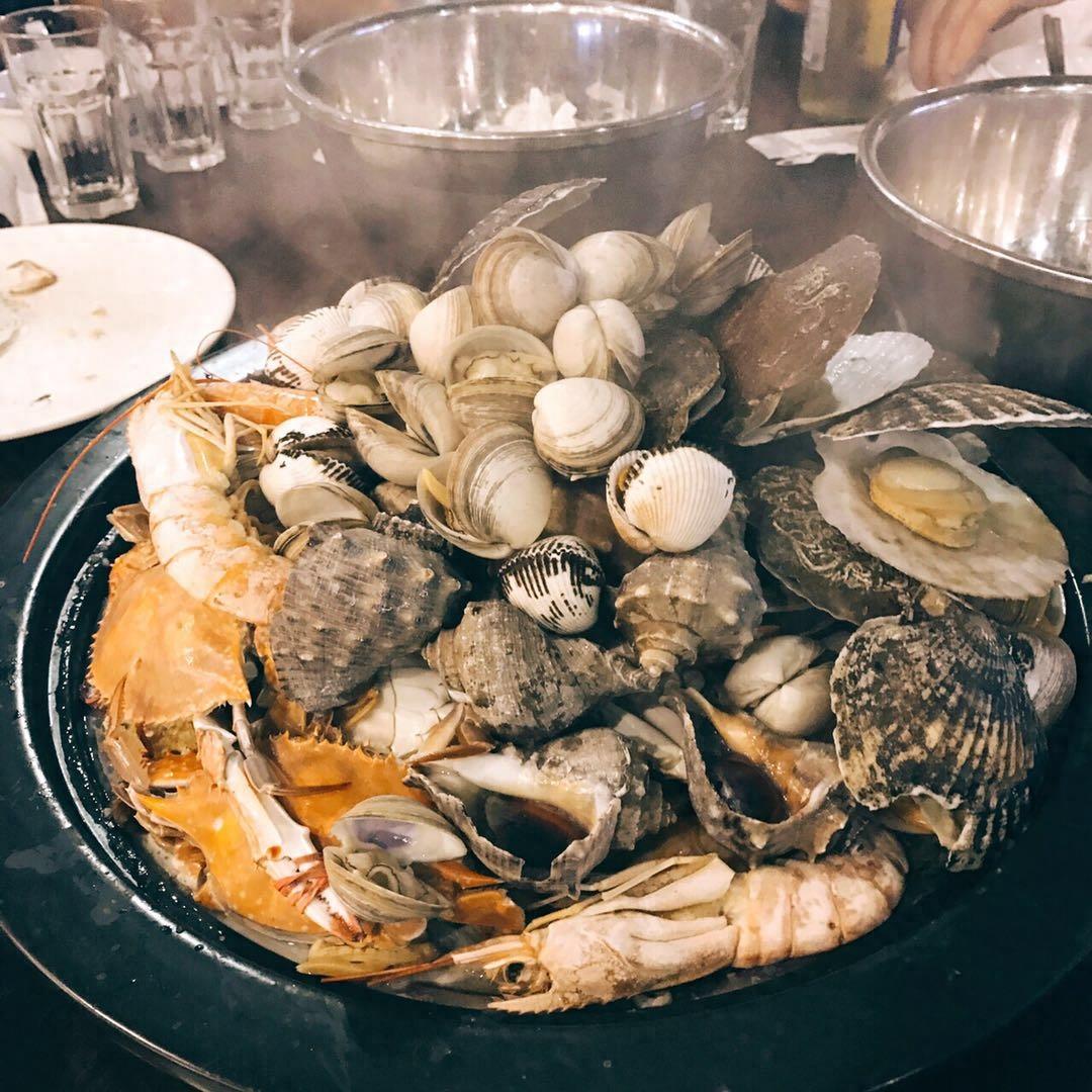 到大连旅游，不能错过的“海鲜大排档”。来大连不吃海鲜，白来了