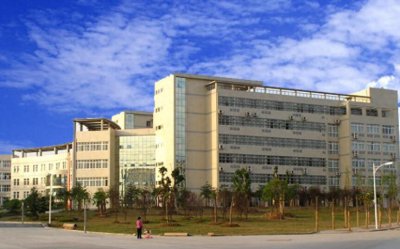 ​湖北一所大学建新校区，投资25亿、占地1100亩，在校生1.6万人