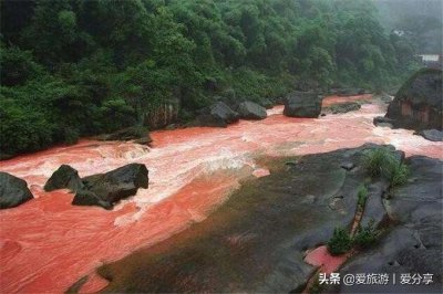 ​中国最神秘的河流，一到下雨天河水就变成血红色