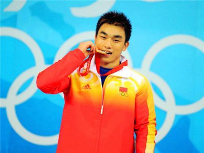 ​举重天才廖辉：4次打破世界纪录，奥运会前无故被换，无奈退役