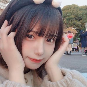 ​混血短发萝莉！宫崎あみさ身穿制服萌萌大眼直击心脏