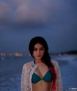 ​看张馨予的夏日比基尼美照 回味美好夏天