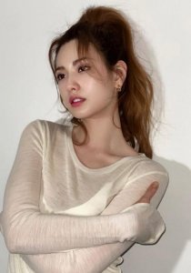 ​韩国女艺人NANA社交网络发照秀完美比例身材