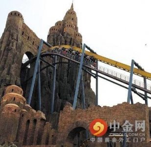 ​北京欢乐谷过山车停半空游客倒悬 近年欢乐谷的“停运”