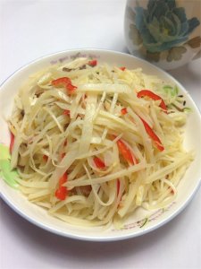 ​教你做好吃的土豆炒腊肠！