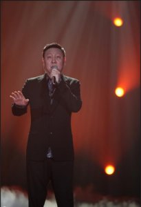 ​“帝王之声”韩磊：娶小16岁的“蒙古族之花”，结婚15年如胶似漆