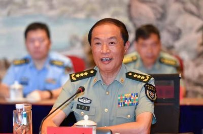 ​何卫东：15岁初中毕业参军，服役47年晋升战区司令，被授什么军衔