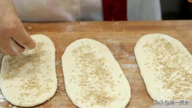 家庭烤箱烤烧饼上下火多少度,多少分钟（烤烧饼的烤箱温度）