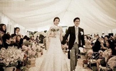 ​郭晶晶婚礼排场堪比公主！12套礼服价值600万太壕，约旦王妃亲临