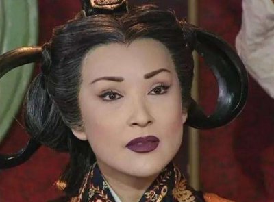 ​72岁陈莎莉曾被骗光养老金，两婚两离独打拼，如今和儿子相依为命