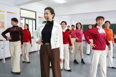 ​什么？老人最牛的不是带孙子？爷爷奶奶重新定义“人生赢家”标准