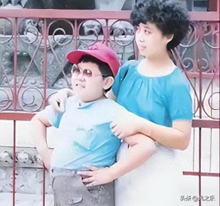 ​曾经火遍全国的盲人歌手杨光，耍大牌风波过后，终究走上另一条路