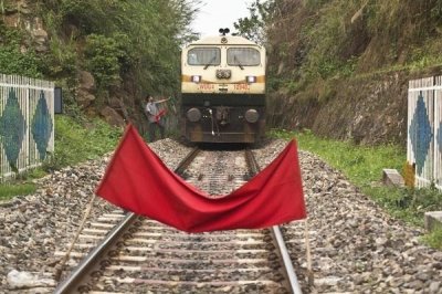 ​高温飙50度！火车车厢“没冷气”悚变烤箱 印度4人活活热死