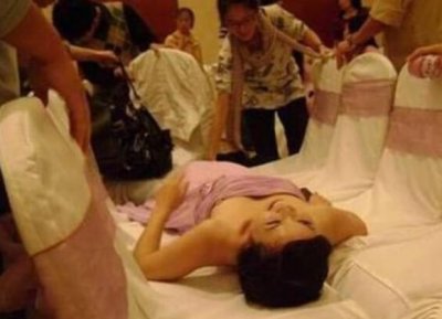 ​新婚闹伴娘，低俗无下限，习俗却成为一些人“挡箭牌”