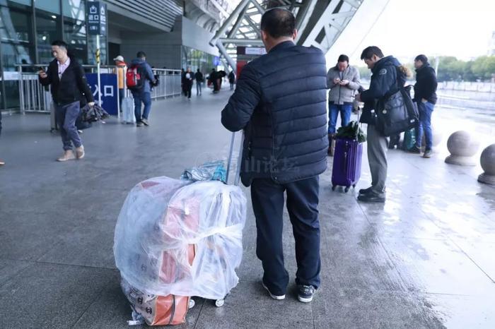 上百万人大撤离！直击昆山火车站这一幕幕，戳心…