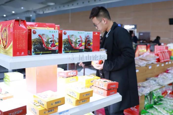 上百万人大撤离！直击昆山火车站这一幕幕，戳心…