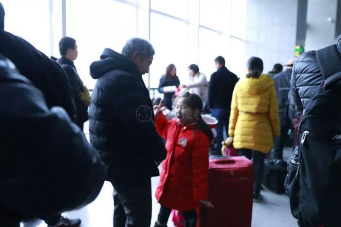上百万人大撤离！直击昆山火车站这一幕幕，戳心…