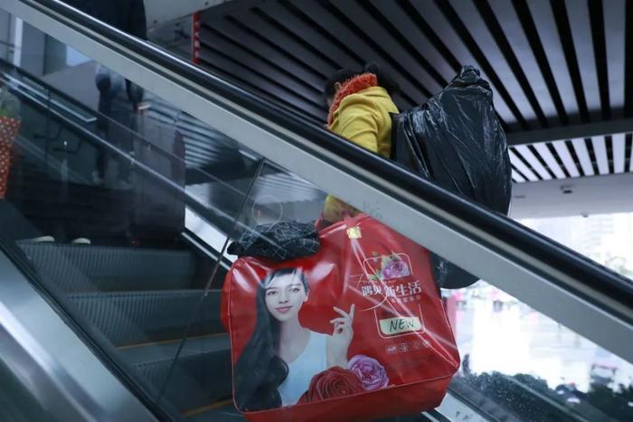 上百万人大撤离！直击昆山火车站这一幕幕，戳心…
