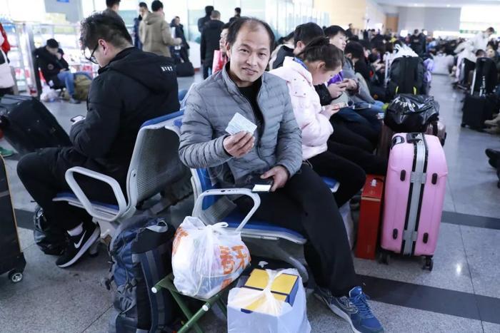 上百万人大撤离！直击昆山火车站这一幕幕，戳心…