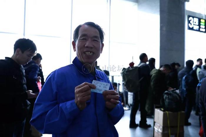 上百万人大撤离！直击昆山火车站这一幕幕，戳心…
