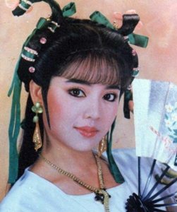​活久见！女星狄莺：控制欲太强，儿子当情人养，老公随时都能踹